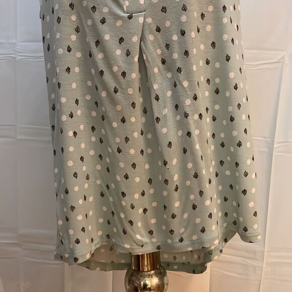 Medium Ann Taylor Loft sleeveless v neck slightl flared hem polka dot/leaf shirt - Picture 4 of 14